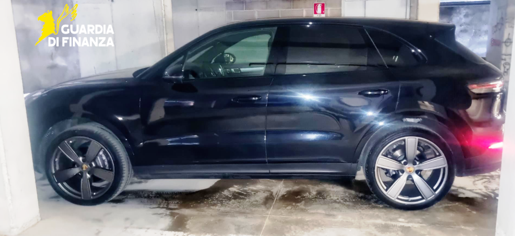 Frode fiscale nel Livornese, sequestri per 500mila euro: indagate tre persone