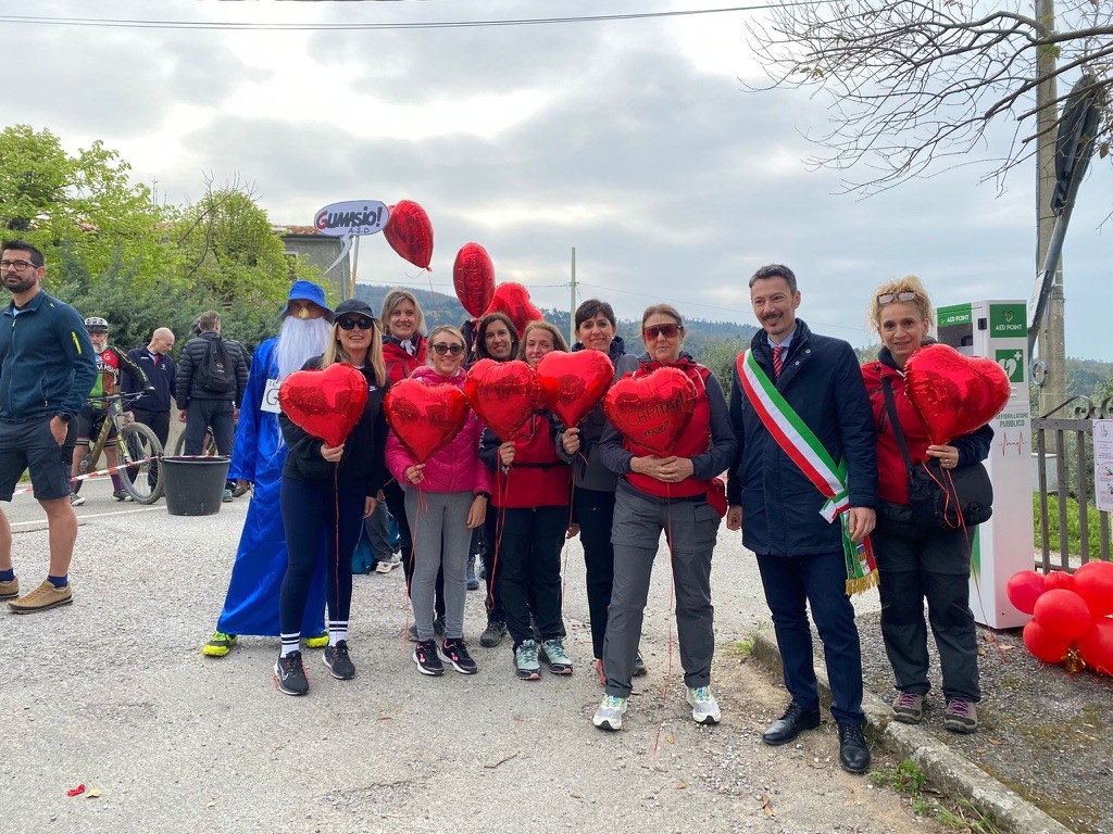 Vinci Trekking 2026, oltre 300 partecipanti e un nuovo defibrillatore (DAE) a Sant’Amato