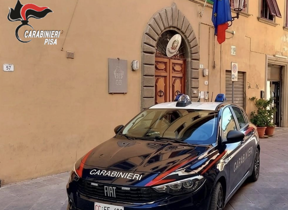 Tenta di rubare la bici a un giovane facendolo cadere a terra: arrestato per rapina a Castelfranco