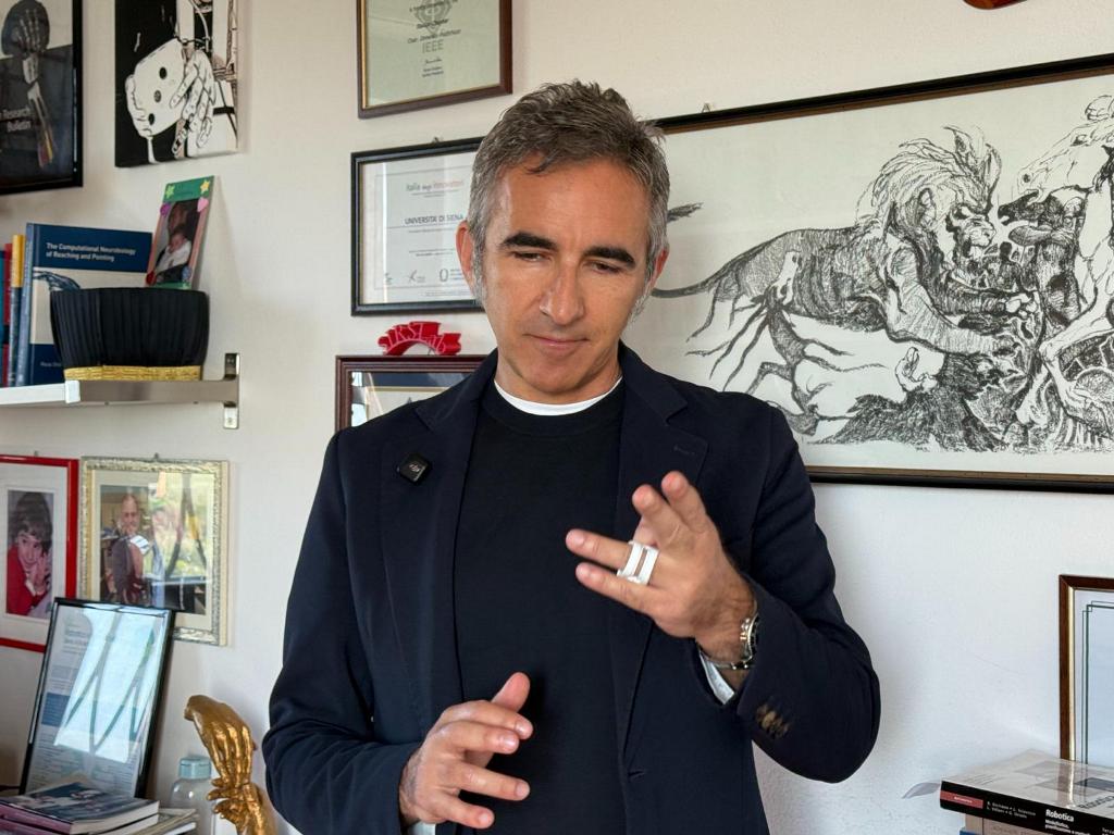 L'Università di Siena ha creato un anello che rende l'IA un'estensione del cervello umano