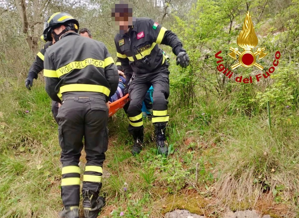 Cade e si ferisce nei boschi di Vecchiano, soccorso un uomo