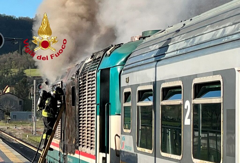 Incendio di un locomotore diesel alla stazione di Dicomano