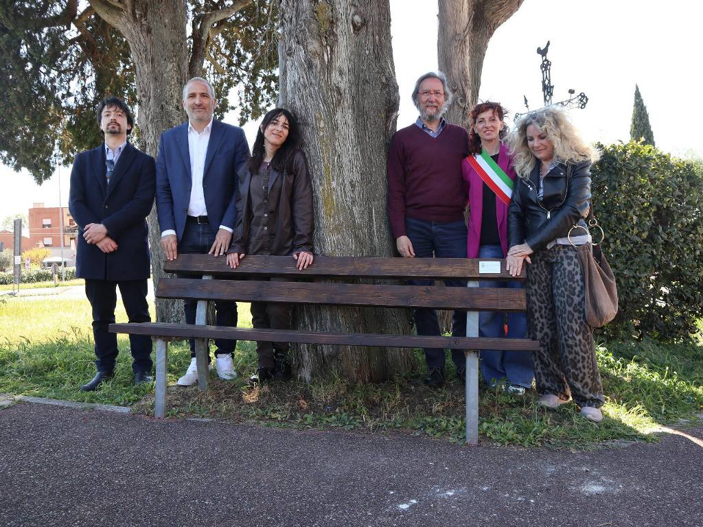 panchina della gentilezza in ricordo di andrea pardini