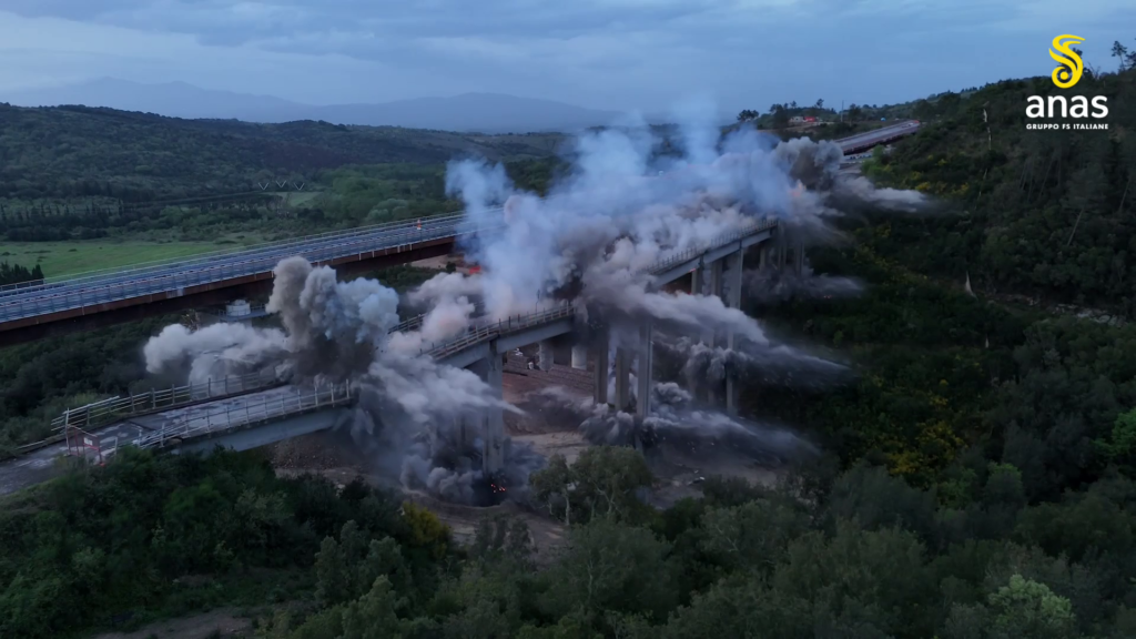 Demolizione viadotto La Coscia