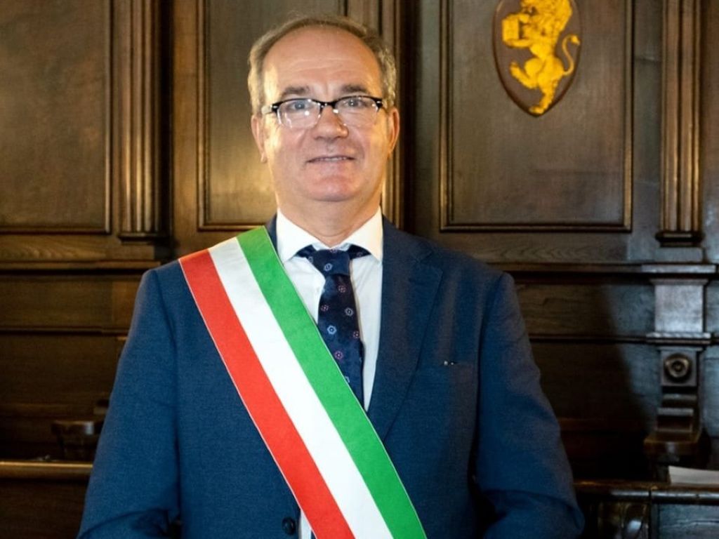 Fermano l'auto sulla folla a Modena, Cortona li invita per un riconoscimento ufficiale