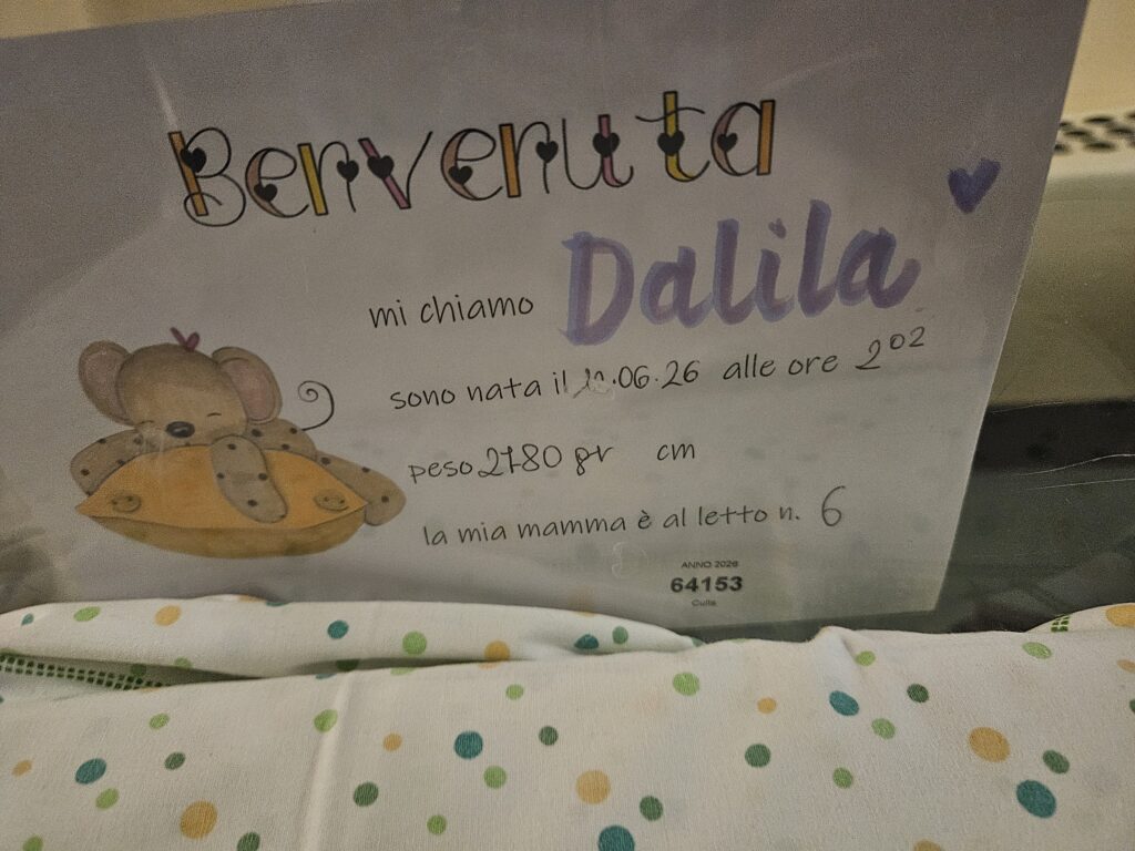 Volontaria salva il figlio da un problema cardiaco e un anno dopo taglia il cordone ombelicale della prima nipote