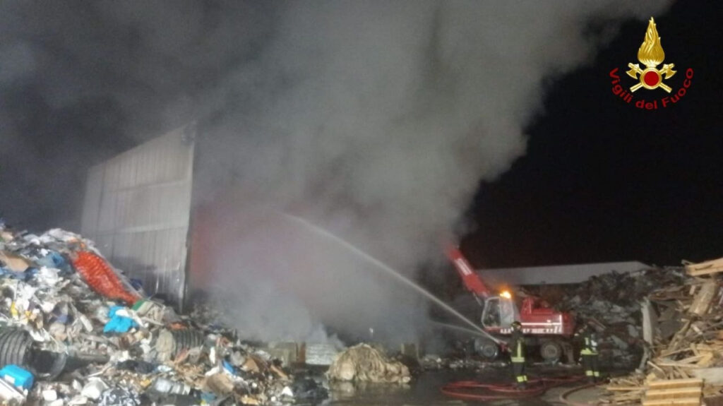 Incendio impianto rifiuti Livorno, l'aggiornamento di Arpat