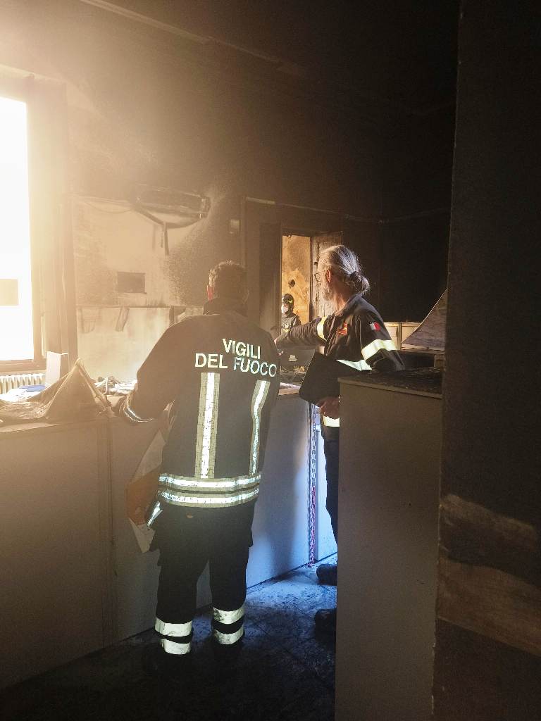 incendio liceo michelangelo_firenze (4)