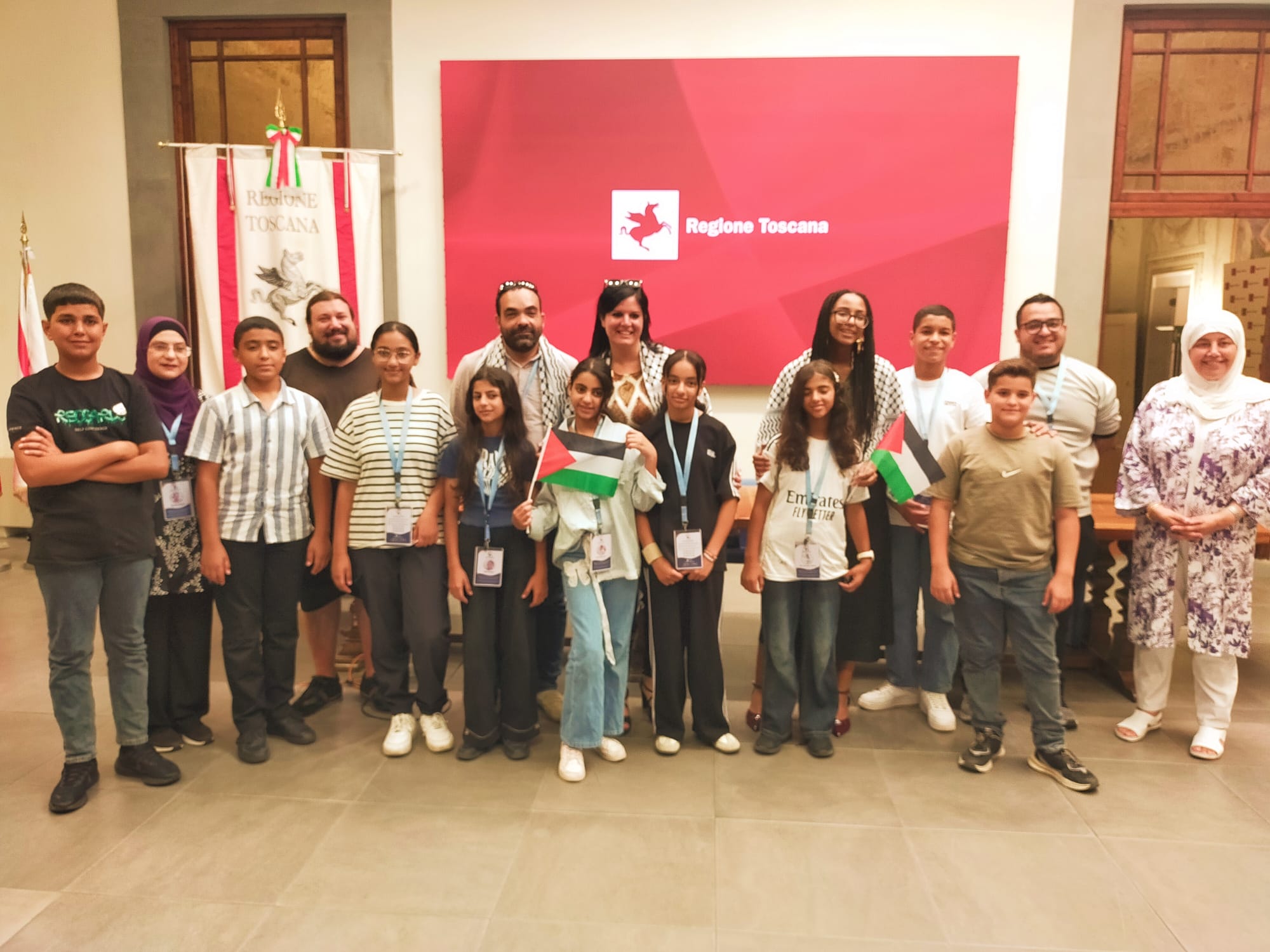 Vicepresidente e assessora toscane accolgono bambini palestinesi del progetto "Ponti di Pace" a Pisa