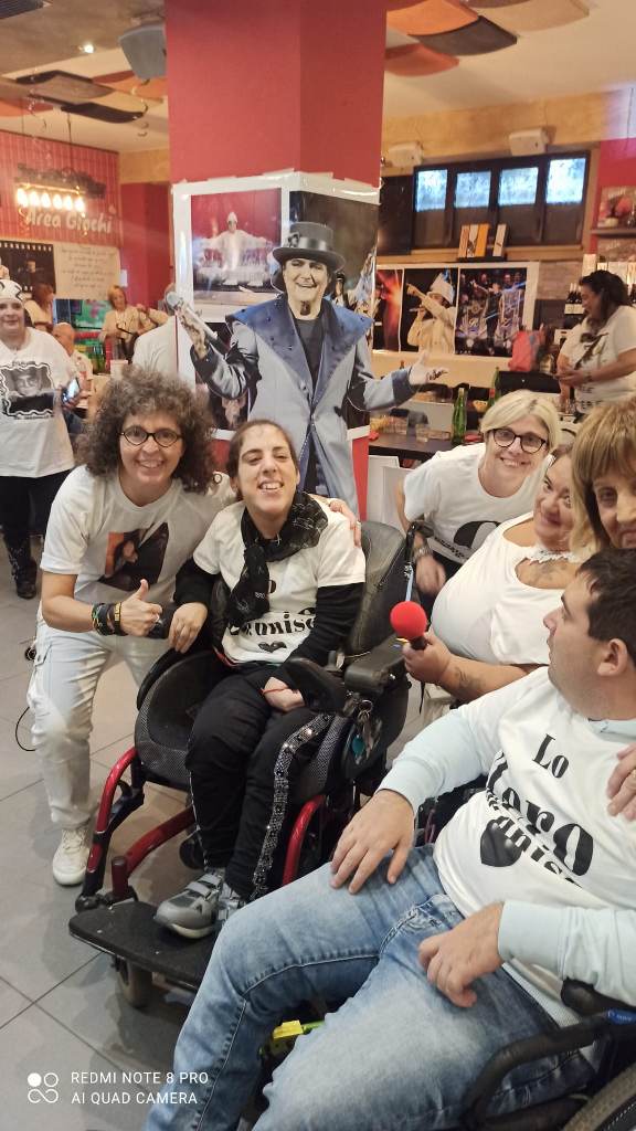 Furto_gruppo_fan_renato_Zero_Cinzia (2)