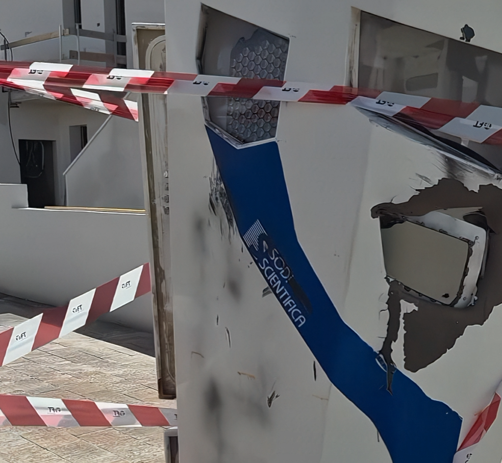 Autovelox distrutto con una carica esplosiva a Cecina: indagini della polizia