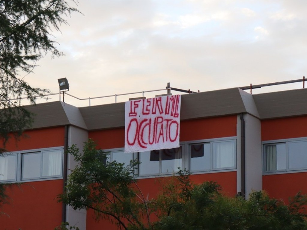Occupazione_Fermi_Da_Vinci_via_bonistallo (3)